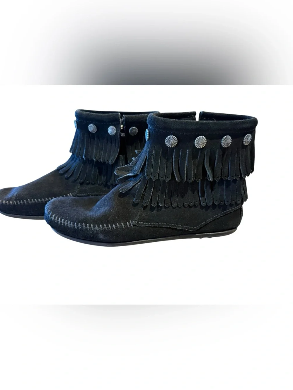 Minnetonka Women’s Size 8 Black Suede Fringe Moccasin Boots